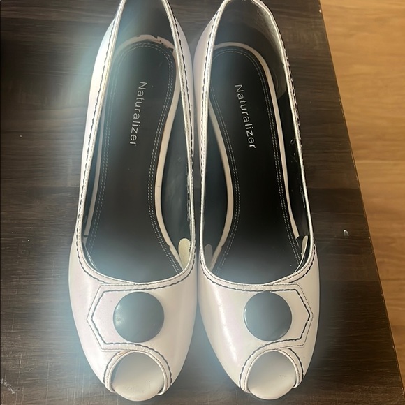 Naturalizer White Peep Toe Heels with Black Accents, size 8M.  Perfect condition - Picture 1 of 4
